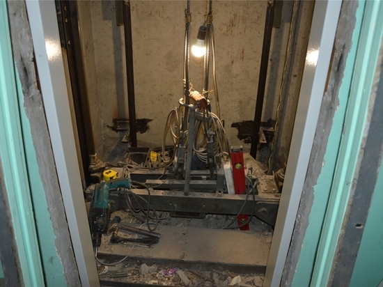 В Чебоксарах в семи многоэтажках меняют лифты