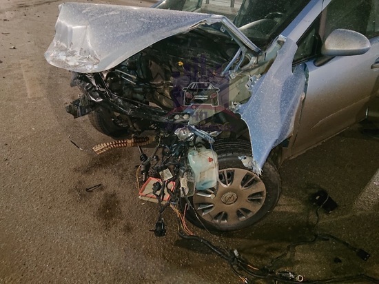 После аварии на Октябрьском мосту у автомобиля вырвало двигатель