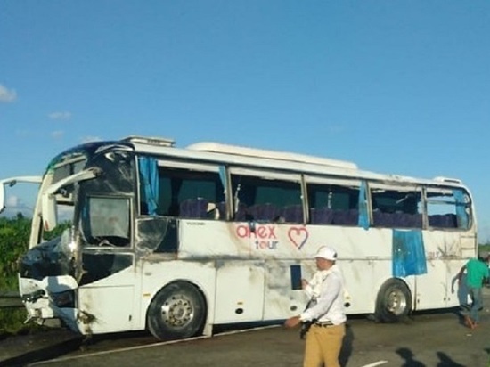 В ДТП с автобусом в Доминикане в годовщину отношений разбились молодожены