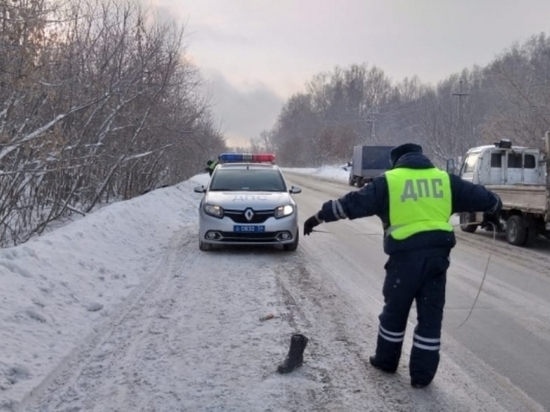 В Новосибирске лишенный прав водитель насмерть сбил пешехода и скрылся