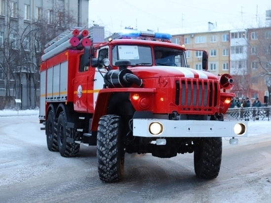 Новые автоцистерны поступили на вооружение пожарных Кузбасса