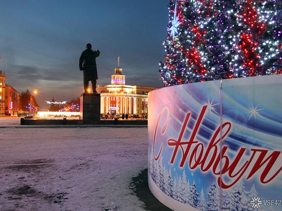 Десять новых светодиодных деревьев появятся на главной площади Кемерова