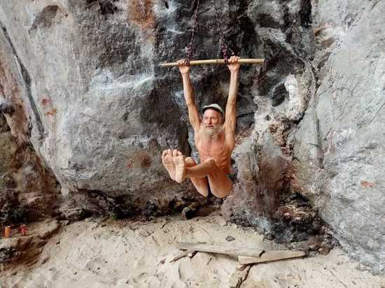 «Спайдермен!»: столбист Дед Андроныч лихо покорил отвесную скалу в Таиланде