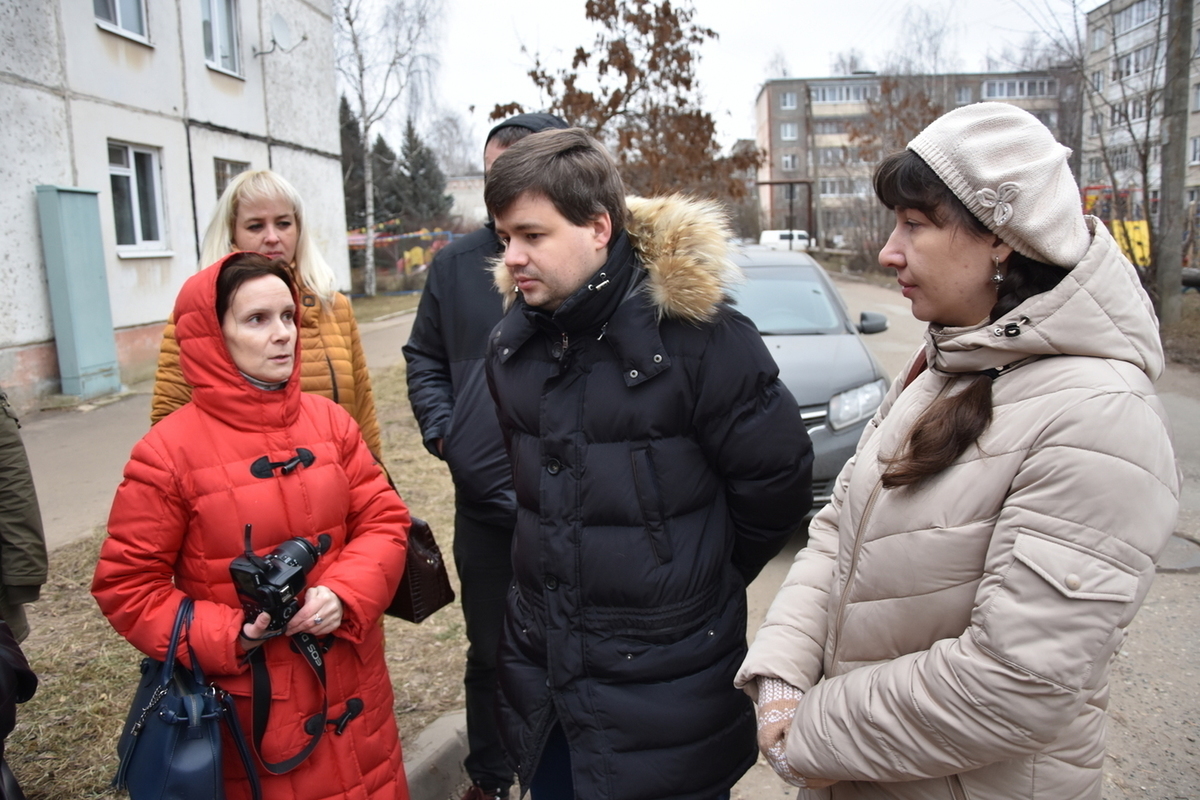 Народный фронт вышел с проверкой контейнерных площадок Костромы - МК  Кострома