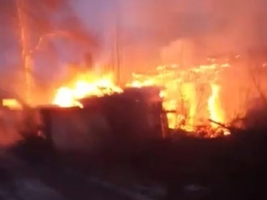 Семиквартирный барак в Ленинске-Кузнецком снова загорелся
