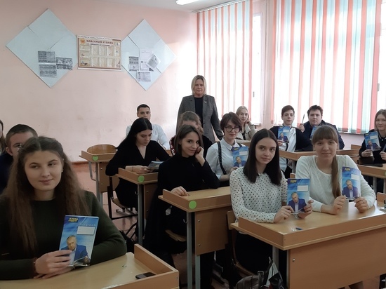 Татьяна Казармщикова рассказала оренбургским школьникам о ЛДПР
