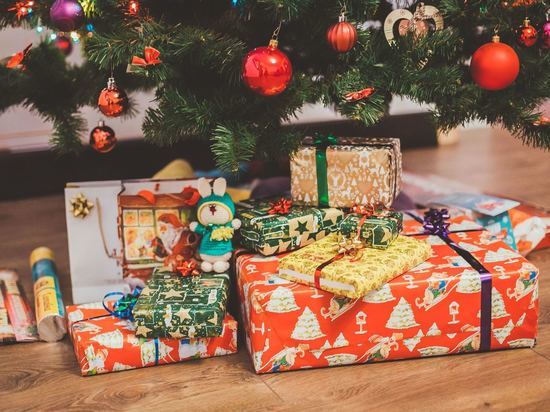 Чем могут быть опасны сладкие новогодние подарки для детей