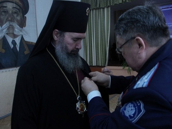 Архиепископу калмыцкой епархии вручили казачий крест