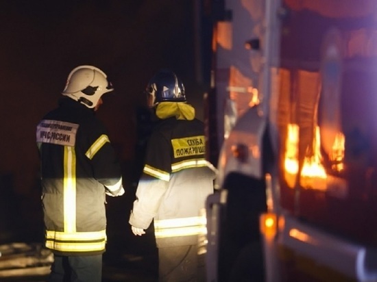 В Волгоградской области ночью сгорело две машины