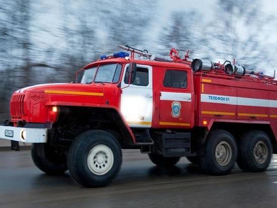 В Новотроицке на пожаре в многоэтажном доме спасли пенсионеров