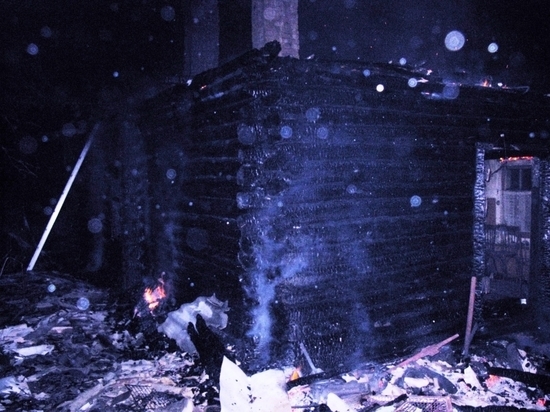 При пожаре жилого дома в Калужской области погиб 86-летний мужчина