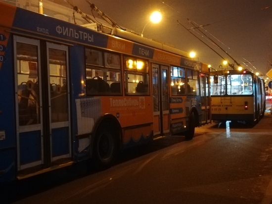 Движение в центре Читы встало из-за аварии на троллейбусной линии
