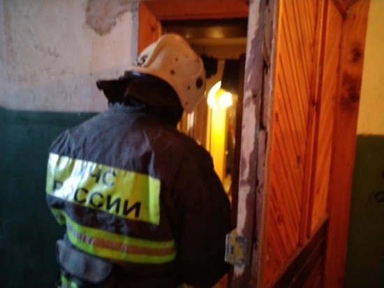 Один человек пострадал во время пожара квартиры в Калуге