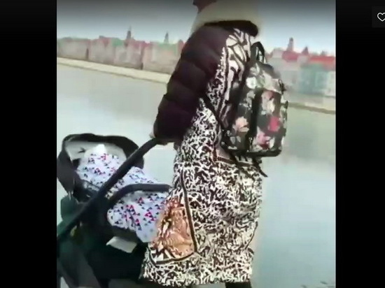 В Йошкар-Оле женщина вышла на речной лед с коляской