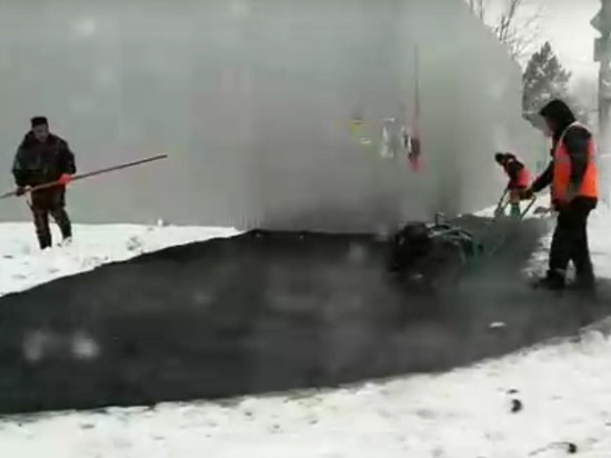 Асфальт на снегу:в Оренбурге осваивают новые дорожные технологии