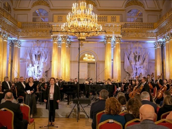 Известные музыканты перебрались из концертных залов в петербургские дворцы