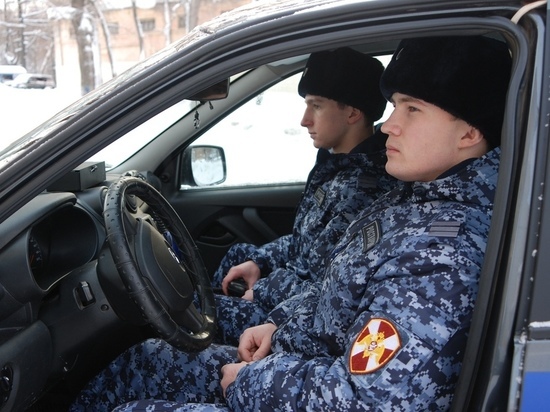 Два кировчанина пытались вскрыть чужую машину