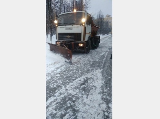 После первого серьезного снегопада Смоленск очищают от снега