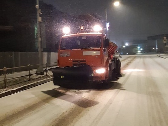 На дороги городского округа Серпухов вышла снегоуборочная техника