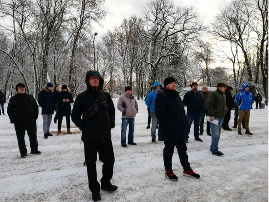 Таксисты Петербурга митинговали против водителей-гастарбайтеров и агрегаторов
