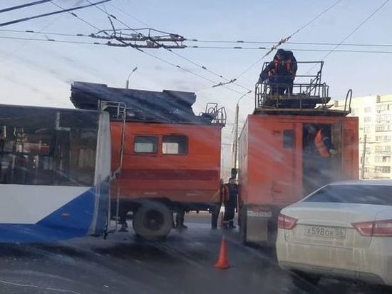 В Оренбурге произошел обрыв контактной троллейбусной сети