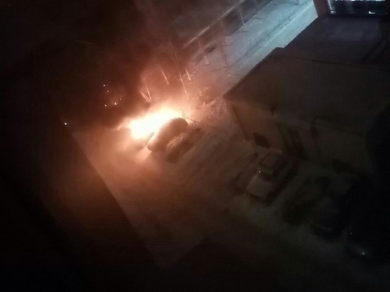 Вечером в Оренбурге горели автомобили