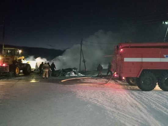 В Бурятии сгорела автомастерская и пять машин внутри нее