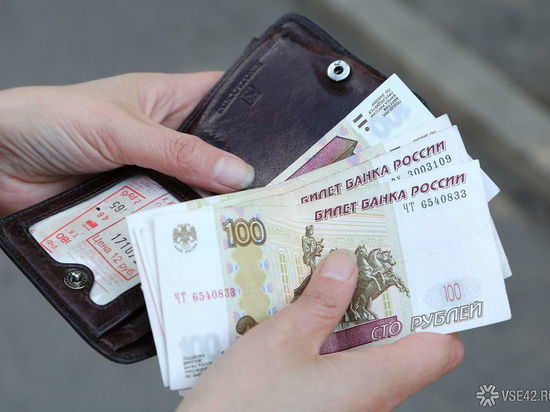 Жительнице Кузбасса в магазине дали cдачу поддельными деньгами