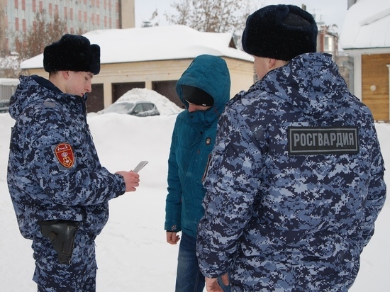 Росгвардейцы поймали кировчанина, воткнувшего нож в капот
