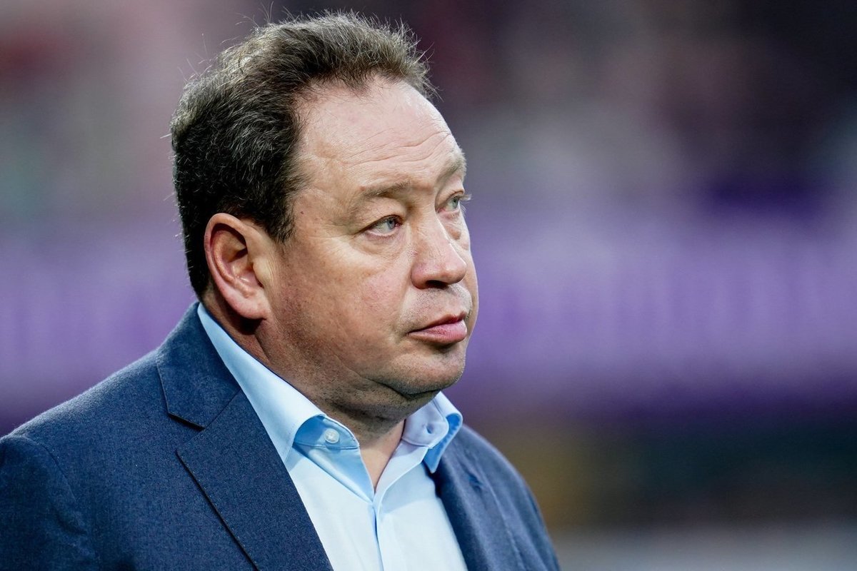 Леониду Викторовичу в России почти нет места. НА Западе тоже никто не ждет.