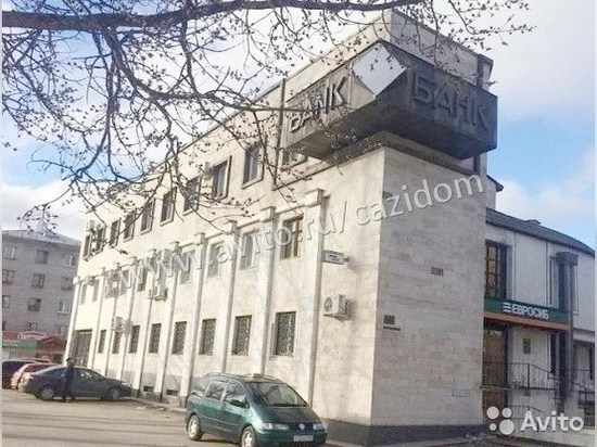 По дешевке хотят продать здание бывшего Псковбанка на Рижском проспекте
