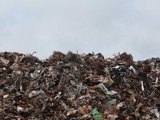 Крупногабарит скапливается на мусорных площадках Магадана