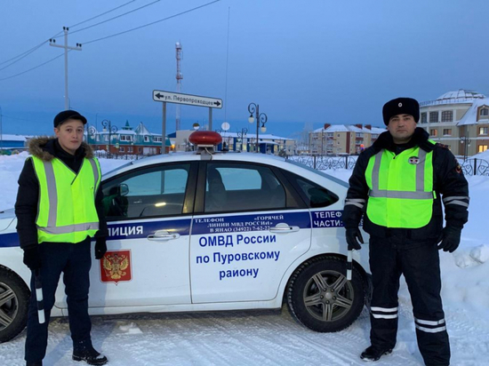 Ямальские сотрудники ГИБДД помогли замерзающим на зимнике людям