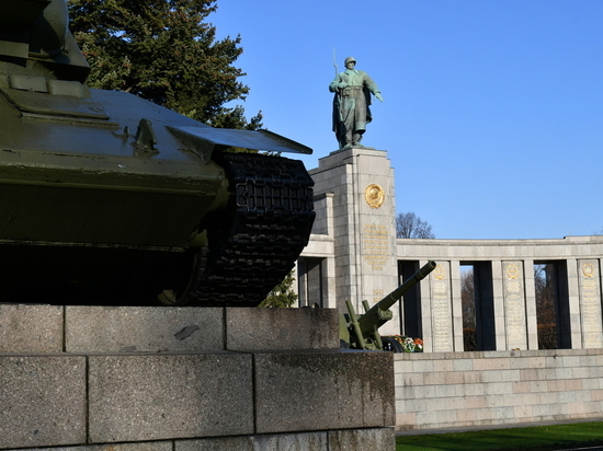 3 декабря в Германии почтили память Неизвестного Солдата