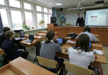 Российским учителям предложили уравнять зарплаты