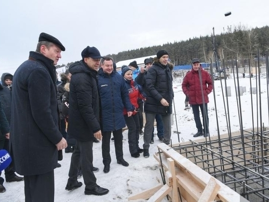 Куйвашев, Козицын и Дацюк дали старт строительству ледовой арены в Сысерти
