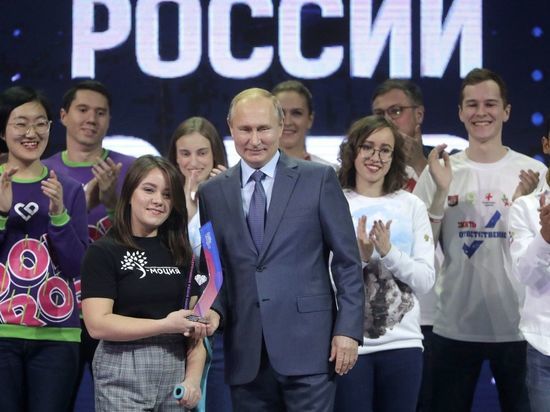 Девушка победила в номинации «Волонтёр года» и получила награду из рук Президента России.