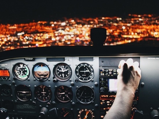 Попасть в кабину пилота россияне мечтают больше, чем о скидке на перелет