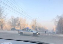 Спецавтомобиль ДПС попал в аварию на перекрестке улиц Полины Осипенко и Анохина в Чите