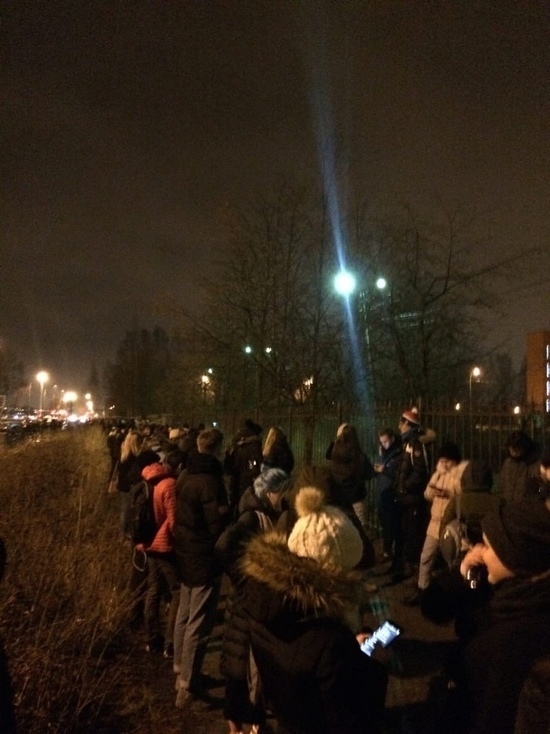 Более 5 тысяч человек эвакуировали накануне в Петербурге из-за лжеминеров