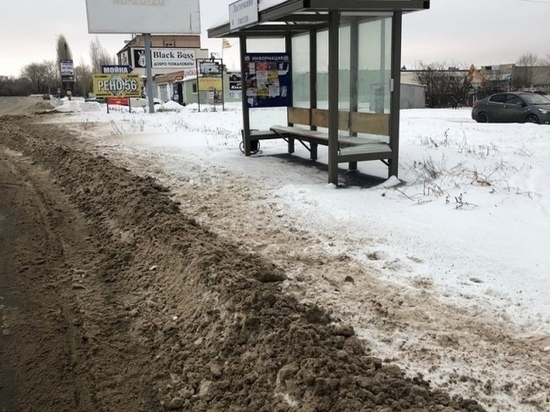 На остановках Оренбурга не чистят снег