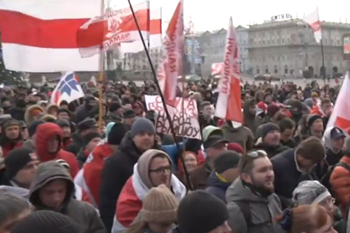 Минск против москвы. Белорусские националисты. Марш белорусских националистов. Белорусские и русские националисты. Белорусский национализм 2021.