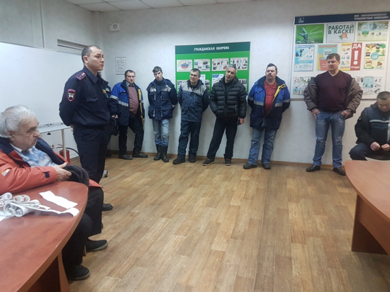В Муравленко полицейские прочитали водителям лекцию о тахографах