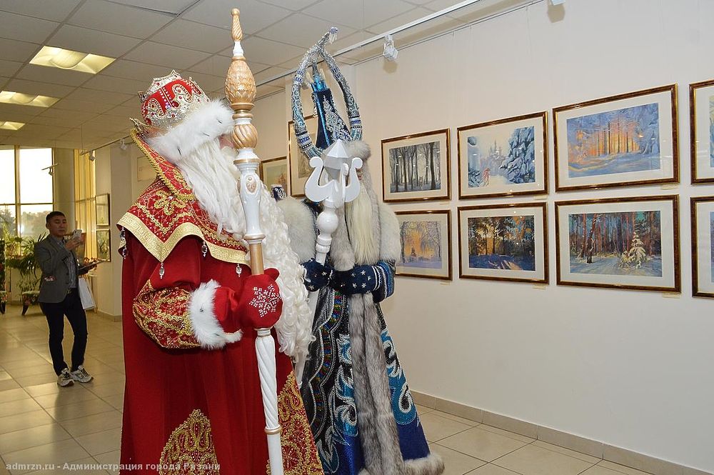 Дед Мороз из Великого Устюга и Чысхаан получили удостоверения рязанцев