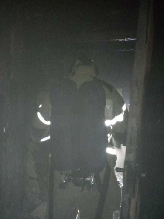 В Казани при пожаре в жилой пятиэтажке погибли два человека