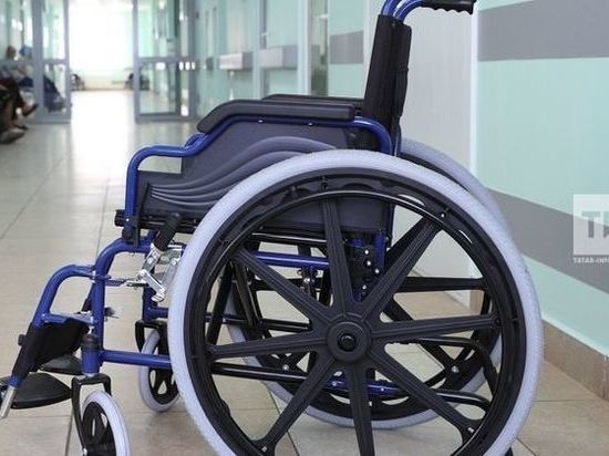 Минниханов пообещал инвалиду помочь с  приобретением колясок