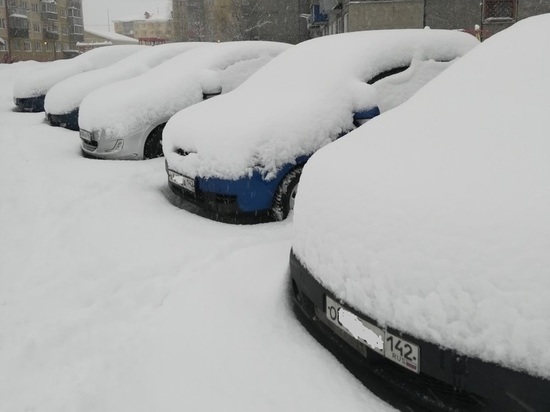 Горные районы Кузбасса накануне замело толстым слоем снега