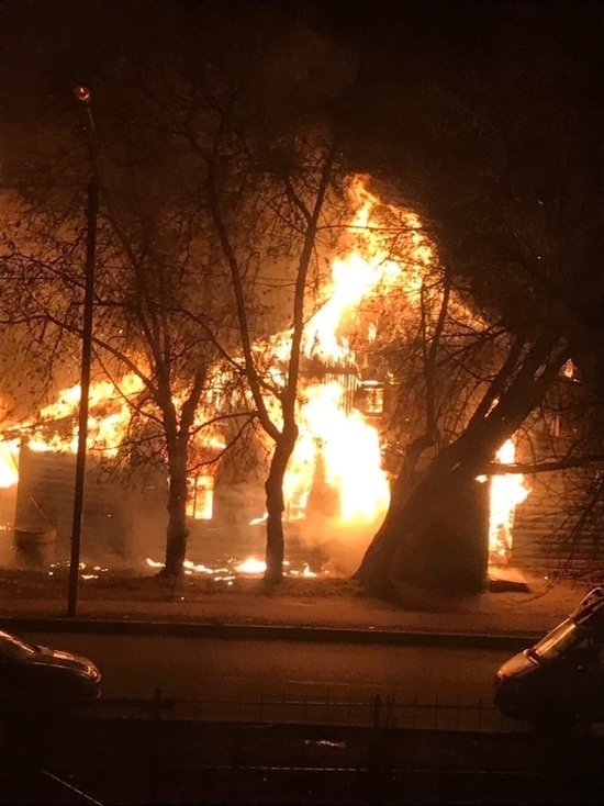 В Костроме пожар уничтожил цыганский дом