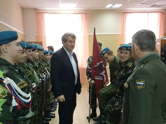 Анатолий Литовченко почтил память Героев Отечества в Увельском районе