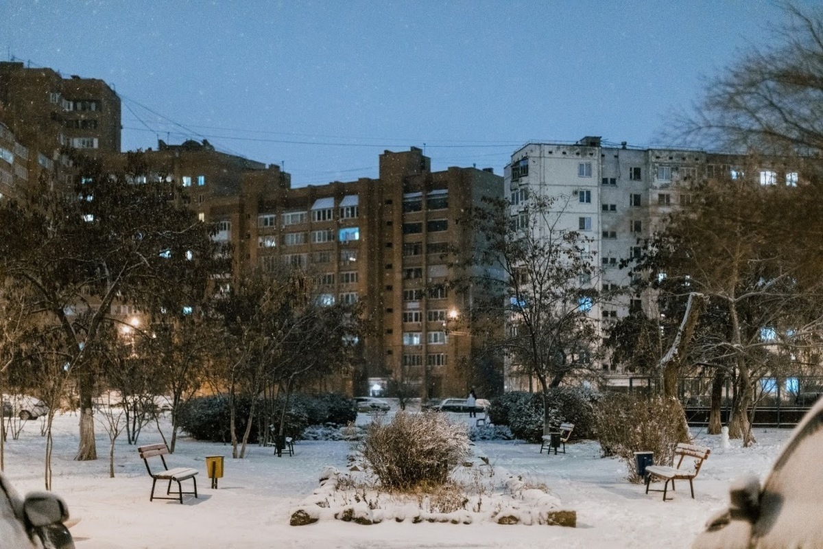 Зима в волгограде. Волгоград зимой улицы. Снег в Волгограде. Волгоград улицы города зимой. Первый снег в Волгограде 2020.